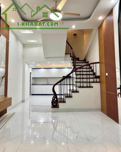 +Ngọc Thụy-Long Biên-DT46m2- 5T-MT4 nhỉnh 6.5 tỷ (đàm phán).