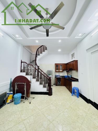 Có 102 Minh Khai - Hai Bà Trưng. Tài chính 6.8 tỷ * 5 tầng,