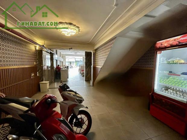 Bán Nhà Mặt Tiền Vườn Lài, Tân Phú, 133m2, Ngang Khủng 8m, Dòng Tiền 60tr, Chỉ 28.3 Tỷ TL.