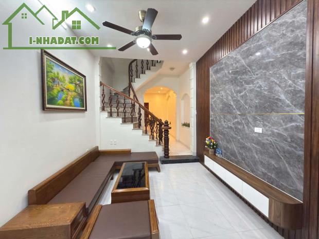 Bán nhà vip  Chiến Thắng, Hà Đông, 40m2, ô tô đỗ cửa chỉ với 9 tỷ, 2 thoáng - 1