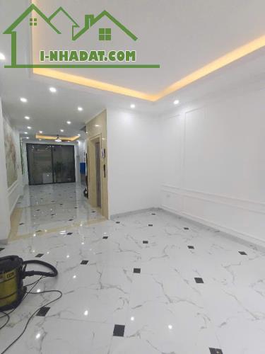 BÁN NHÀ PHÂN LÔ TẬP THỂ ĐẶC CÔNG,MỚI TINH, 6 TẦNG THANG MÁY, GARA Ô TÔ
