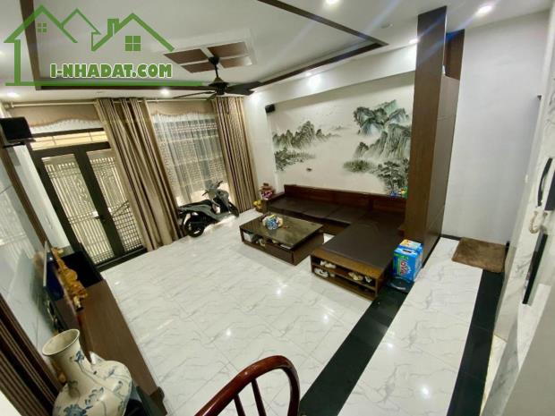 Siêu Phẩm Kim Giang – Lô Góc – Ngõ Nông – ÔTÔ ĐỖ CỔNG -DT: 35m2 5 Tầng Giá 6,5 Tỷ