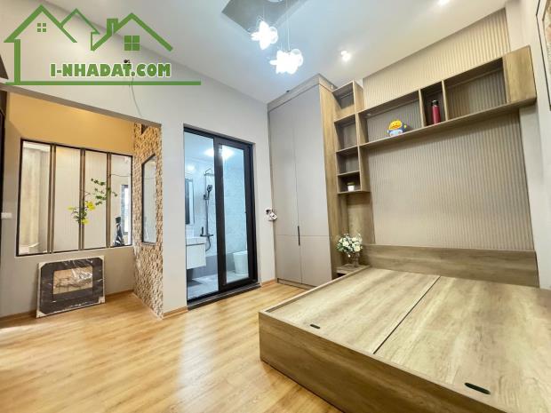 BÁN GẤP Nhà Phố Nguyễn Văn Cừ 54m2 5 Tầng , Ô Tô Đỗ Cửa, Full Nội Thất Chỉ 12 Tỷ - 3