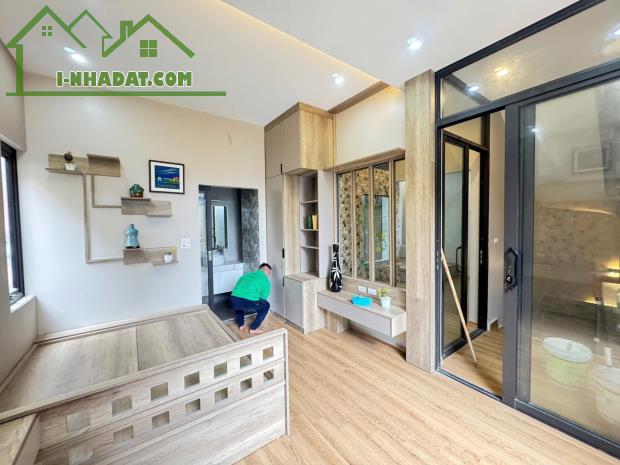 BÁN GẤP Nhà Phố Nguyễn Văn Cừ 54m2 5 Tầng , Ô Tô Đỗ Cửa, Full Nội Thất Chỉ 12 Tỷ - 2