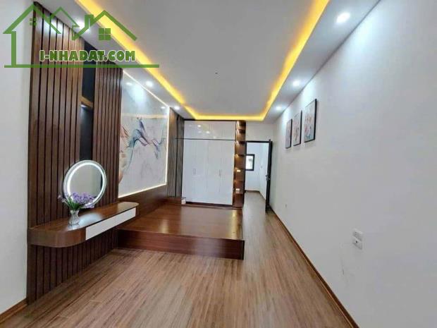 SIÊU PHẨM ĐÀO TẤN ,TÒA NHÀ 6 TẦNG-Ô TÔ DỖ NGÀY ĐÊM - TRUNG TÂM ĐỐNG ĐA - HAI MẶT TIỀN - C