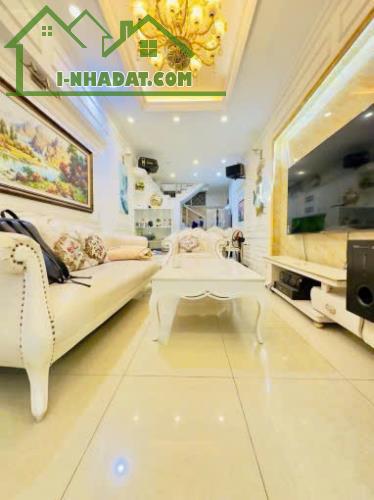 Bán nhà phố Hoàng Mai, ngõ 2.5m thông, ô tô 30m, 51m2, 4 tầng, giá 6.7 tỷ LH 0886962299