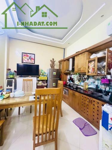 CỰC HIẾM BÁN GẤP NHÀ PHỐ MẠC THỊ BƯỞI - 35m2 - CÁCH PHỐ ĐÚNG 5M - NHÀ DÂN CHẮC CHẮN - 2