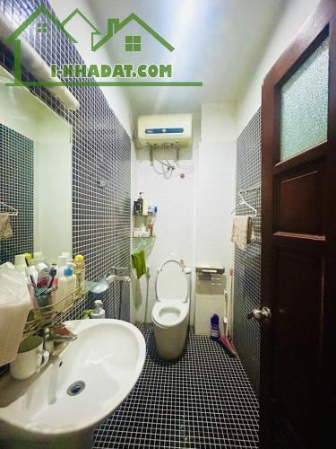 CỰC HIẾM BÁN GẤP NHÀ PHỐ MẠC THỊ BƯỞI - 35m2 - CÁCH PHỐ ĐÚNG 5M - NHÀ DÂN CHẮC CHẮN - 4
