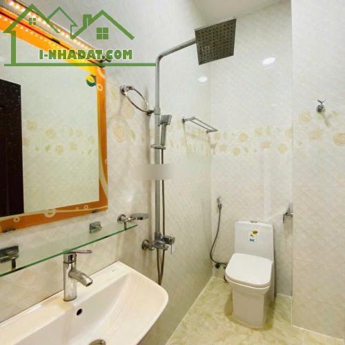 CẦN BÁN GẤP NHÀ 1 TRỆT 1 LẦU 2PN, 2TOILET,BAN CÔNG,HÈM XE HƠI,SỔ HỒNG RIÊNG. - 4