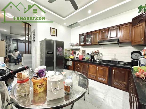 --Bán nhà đường Văn Chung, phường 13, Tân Bình; (6*15) - gần mặt tiền - 1