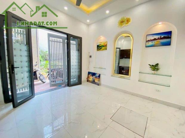 Bán nhà ngọc thuỵ, nhà cách oto 10m, diện tích 30m2 , giá nhỉnh 5 tỉ (tl )