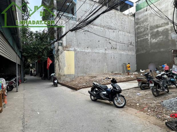 Đất Lô góc gần CC Homeland. Ô tô 7 chỗ - 1