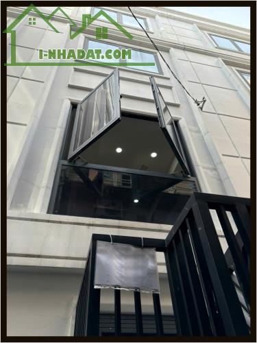 Top nhà rẻ 3.6 x 10m 1 trệt 3 lầu Nguyễn Thị Minh Khai Q1 TP.HCM