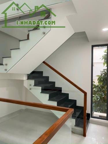 Top nhà rẻ 3.6 x 10m 1 trệt 3 lầu Nguyễn Thị Minh Khai Q1 TP.HCM - 1
