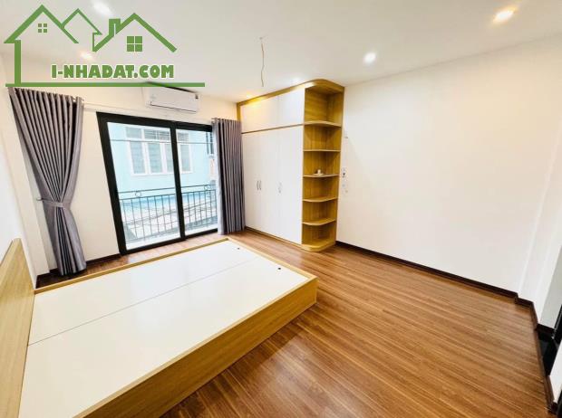 Nhà dân xây mới 5T mặt tiền 4m đường thông phân Nhà dân xây mới 5T mặt tiền 4m đường thông