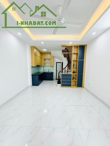 Nhà dân xây mới 5T mặt tiền 4m đường thông phân Nhà dân xây mới 5T mặt tiền 4m đường thông - 2