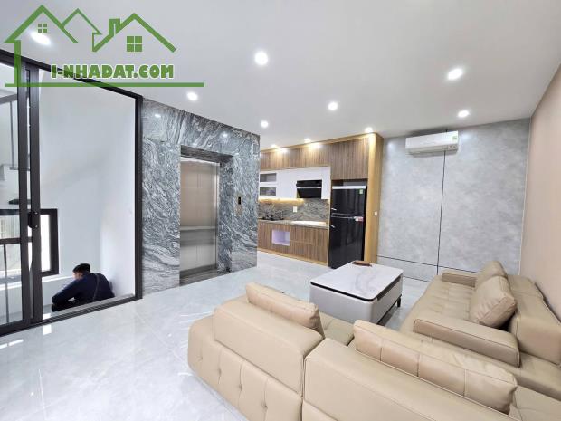 Bán nhanh nhà Ngọc Lâm Long biên 36m 6T MT4m giá 9.15 tỷ thang máy 10m ra mặt ngõ ô tô trá