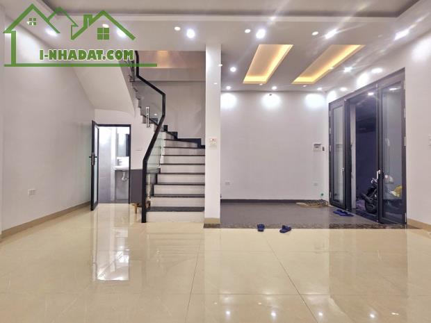 Bán nhà Nguyễn Văn Cừ,Long Biên 5 tầng,46m,mt6.5m gần oto tránh nhỉnh 9 tỷ - 1