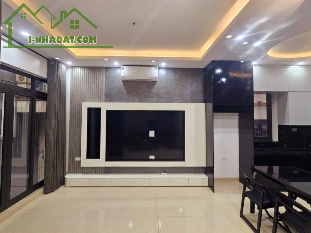 Bán nhà Nguyễn Văn Cừ,Long Biên 5 tầng,46m,mt6.5m gần oto tránh nhỉnh 9 tỷ - 2