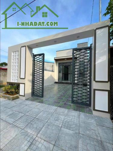 Nhà cấp 4, SHR, 124,2m2, mới keng, Tân Thông Hội, Giá 935 Triệu.