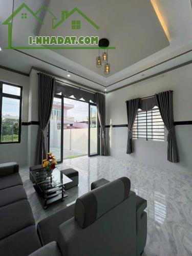 Nhà cấp 4, SHR, 124,2m2, mới keng, Tân Thông Hội, Giá 935 Triệu. - 1