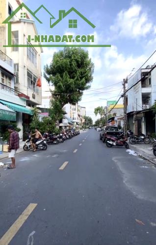 Tôi cần bán nhà MT đường Lê Niệm, Tân Phú, 88m2 ngang 5m, 4 lầu nhỉnh 11 tỷ.