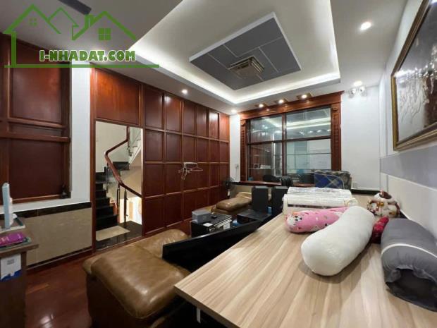 Đi nước ngoài định cư bán gấp nhà ở đường Huỳnh Tịnh Của, phường 8, quận 3, giá 2 tỷ 300 t - 1