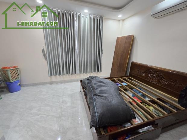 Gấp bán nhà Quốc lộ 13, Thủ Đức, dt 208m2, ngang 6m giá 18 tỷ, Mặt tiền đa kinh doanh. - 1
