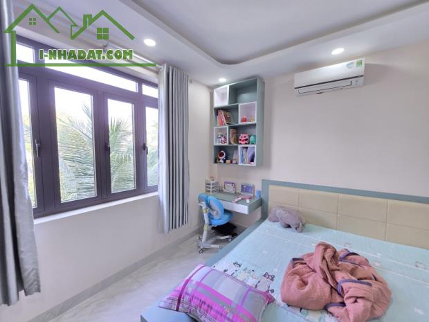 Gấp bán nhà Quốc lộ 13, Thủ Đức, Mặt tiền đa kinh doanh, dt 208m2 chỉ 18 tỷ. - 1