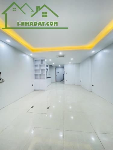 Bán nhà 48m2 Yên Hòa, Cầu Giấy, 30m ra oto, Thang máy, Nội thất xịn, 2 thoáng, Ngõ thông