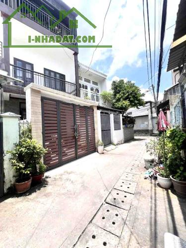Giảm Sốc 1 tỷ Bán Nhà HẺM XE HƠI 66m2_4.5x14 Chỉ 4.2 Tỷ  gần Vincom Lê Văn Việt Hiệp Phú