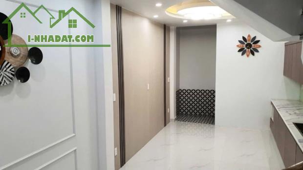 Bán Nhà 4 tầng Miếu Hai Xã,Lê Chân.56m2.Sân cổng riêng.Chỉ3,85tỷ - 3