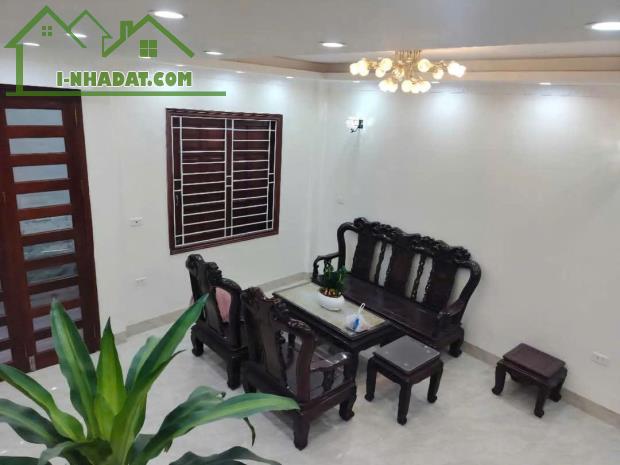 QUÁ HIẾM - HƠN 6 TỶ - 51M NHÀ DÂN XÂY NGỌC THỤY, GẦN CHỢ, VIỆT PHÁP, GẦN Ô TÔ