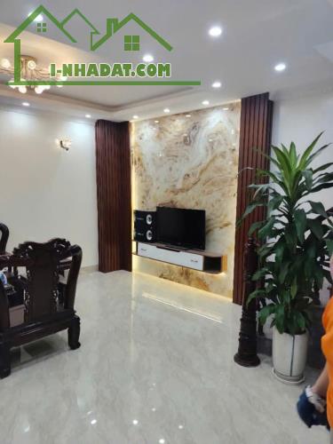 QUÁ HIẾM - HƠN 6 TỶ - 51M NHÀ DÂN XÂY NGỌC THỤY, GẦN CHỢ, VIỆT PHÁP, GẦN Ô TÔ - 2
