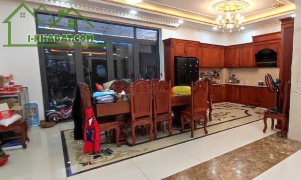 Biệt thự góc mặt tiền, view sông Vàm Thuật, dt gần 300m2, Quận 12 - 1