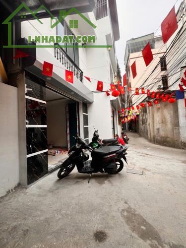 KHAI XUÂN! BÁN nhà ngõ 179 Vĩnh Hưng, quận Hoàng Mai. DT 35m × 5T. SĐCC nở hậu. Giá chỉ 4 - 4