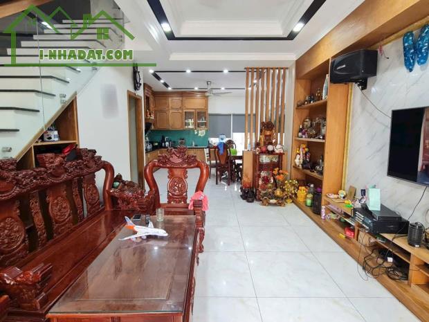 Cho thuê nhà KDC Khang Điền, DT 98m2, 4 Phòng ngủ, full nội thất, full tiện ích