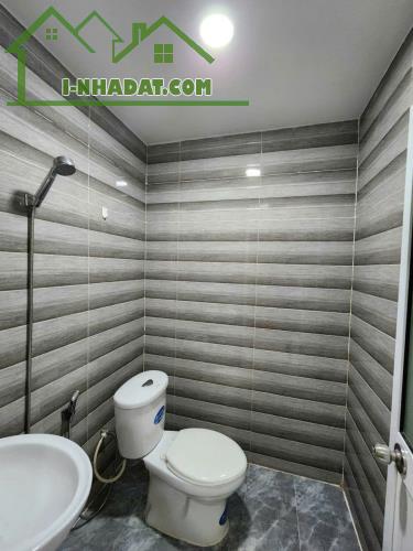 NHÀ BÁN LÊ VĂN QUỚI - BÌNH TÂN - DT 4x8 - 2 TẦNG - HẺM XE HƠI - GIÁ 3,3 🧄  Mô tả  Diện tí - 2
