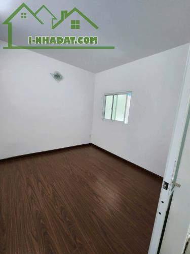 NHÀ BÁN LÊ VĂN QUỚI - BÌNH TÂN - DT 4x8 - 2 TẦNG - HẺM XE HƠI - GIÁ 3,3 🧄  Mô tả  Diện tí - 3