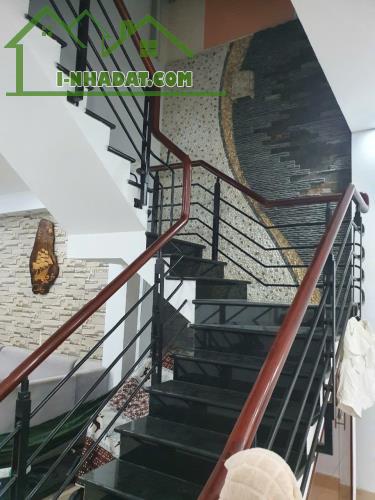 Bán nhà đẹp cho hộ gia đình đông thành viên gần đường Phan Văn Hớn, Quận 12 80m2, 4 PN - 3