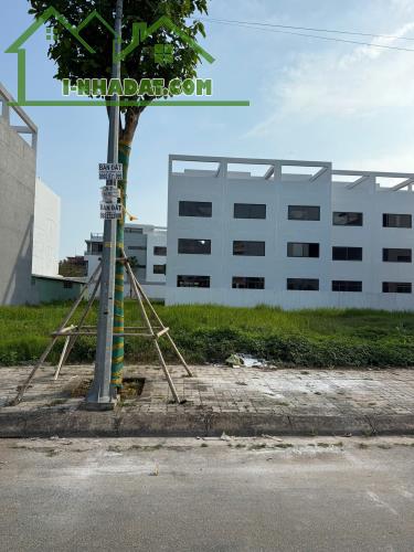 lô A4, Đông Tăng Long, 108m2, giá chỉ 160 triệu/m2