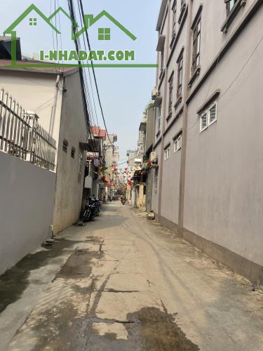 Hơn 60m² gần Vin Cổ Loa cực hiếm có, đường thông thoáng ô tô 5 chỗ vào tận đất.