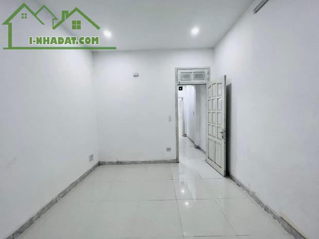 Bán nhà 47m², 6 tầng, 8PN, 6WC, Lạc Long Quân, Tây Hồ - 11.4 tỷ - 2