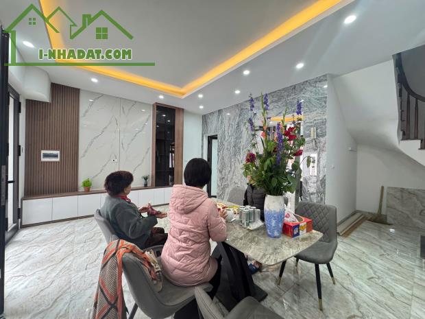 Bán nhà Hoàng Như Tiếp,Long Biên 6 tầng,45m,mt6m full nội thất chỉ 9 tỷ - 1