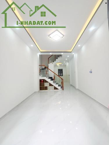 Bán gấp nhà đẹp lung linh ở ngay Âu Dương Lân, xe hơi đỗ cửa, 58m2, full nội thất, SHR.