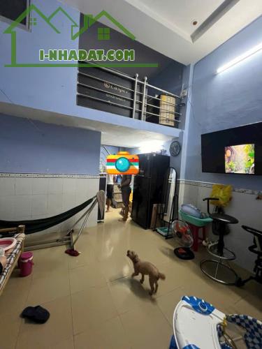 SÁT MẶT ĐƯỜNG TÔN ĐẢN Q4 

NGANG 4.5 DÀI 6 

3 TẤM 
HƠN 2 TỶ - 1