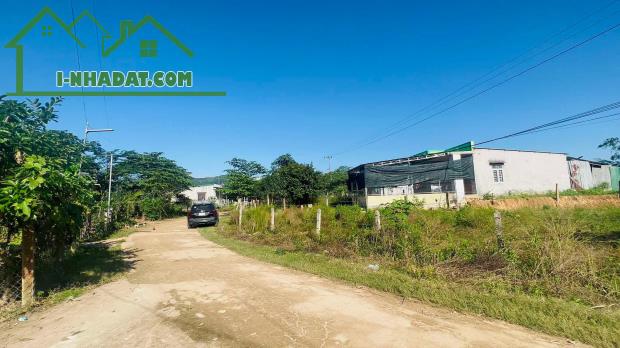 bán đất giá rẻ làm nhà vườn 940m2 có 500m thổ cư gần trường Happy Village, xã Khánh Phú