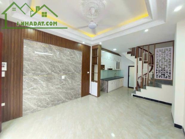 Gia đình mình cần bán nhà Phúc Lợi