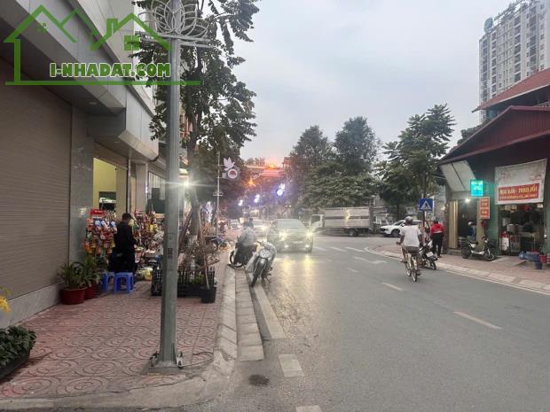 Gia đình mình cần bán nhà Phúc Lợi - 1
