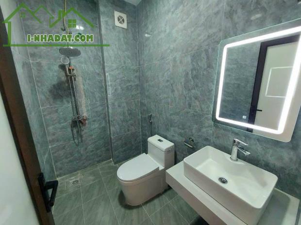 Gia đình mình cần bán nhà Phúc Lợi - 2